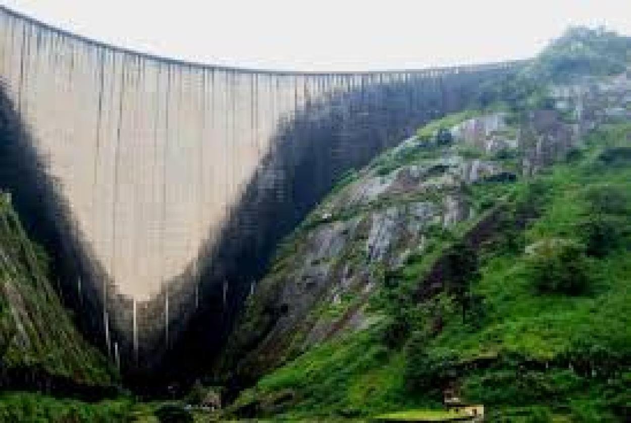 വേനൽച്ചൂട് പൊള്ളി ഇടുക്കി ഡാമും; ജലനിരപ്പ് താഴുന്നു...