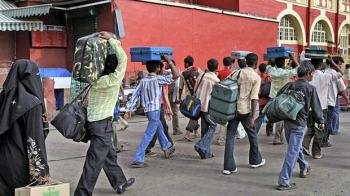 ഇതര സംസ്ഥാന തൊഴിലാളികൾ കൂട്ടത്തോടെ   സംസ്ഥാനം വിട്ടു.  ജില്ലയിൽ തൊഴിലാളി ക്ഷാമം.