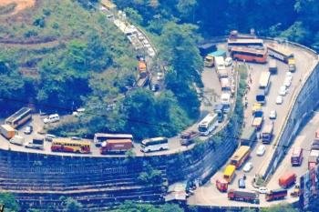താമരശ്ശേരി ചുരത്തിൽ രൂക്ഷമായ ഗതാഗത തടസം
