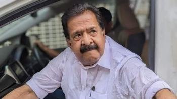 മുഖ്യമന്ത്രി പ്രഖ്യാപനത്തിന് പിന്നാലെ വീടുവിട്ടിറങ്ങി ചെന്നിത്തല