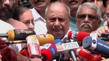 വാഗ്ദാനങ്ങൾ നടപ്പിലാക്കി തുടക്കം; വി ഡി സതീശനും ടീമിനും അഭിനന്ദനങ്ങൾ നേർന്ന് എകെ ആന്റണി