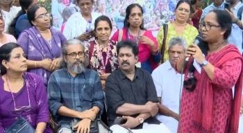 സത്യപ്രതിജ്ഞാ ദിവസം സെക്രട്ടറിയേറ്റിന് മുന്നില്‍ ഒത്തുകൂടി ആശാ പ്രവര്‍ത്തകര്‍; ഉദ്ഘാടകനായി പ്രേംകുമാര്‍