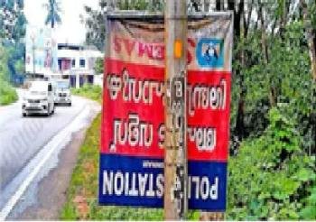 ആകെയുള്ളത് ഒരു മുന്നറിയിപ്പ് ബോർഡ്; വാഹനം തലകീഴായി മറിഞ്ഞാൽ ഇതു വായിക്കാൻ പറ്റും...