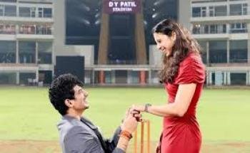 ക്രിക്കറ്റ് താരം സ്മൃതി മന്ഥാനയുമായുള്ള ബന്ധം അവസാനിപ്പിക്കുകയാണെന്ന് പ്രഖ്യാപിച്ച് സംവിധായകനും നടനുമായ പലാശ് മുച്ഛ ൽ. 