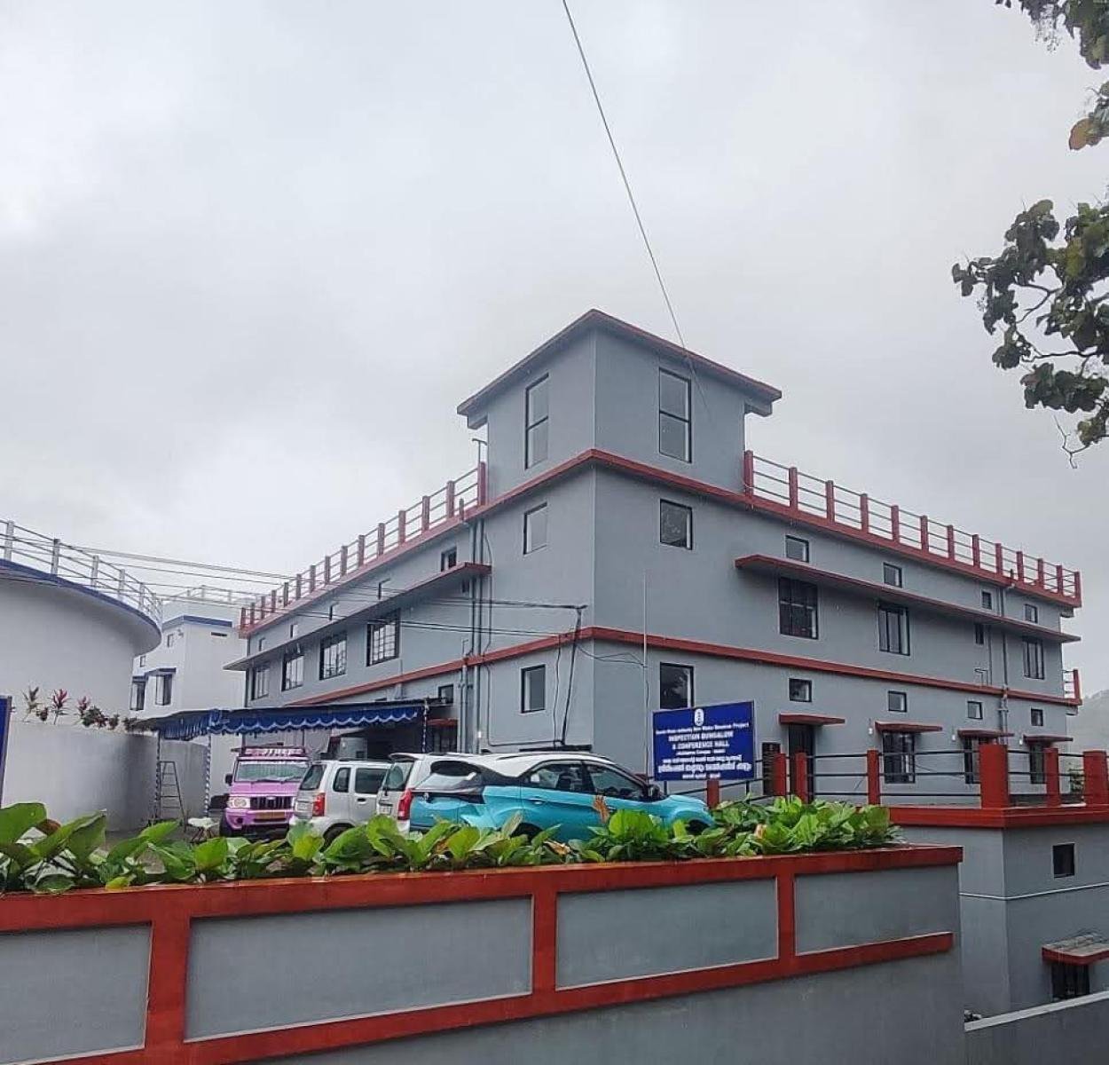 ഇടുക്കി കാണാനെത്തുന്നവർക്ക്  പൈനാവിലും ചെറുതോണിയിലും വാട്ടർ അതോറിറ്റി ഗസ്റ്റ് ഹൌസുകൾ 