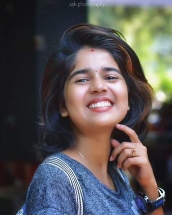 ദ്യപിച്ചു വാഹനം ഓടിച്ചു;യൂട്യൂബർ ‘ഹെലൻ ഓഫ് സ്പാർട്ട' പൊലീസ് പിടിയിൽ 