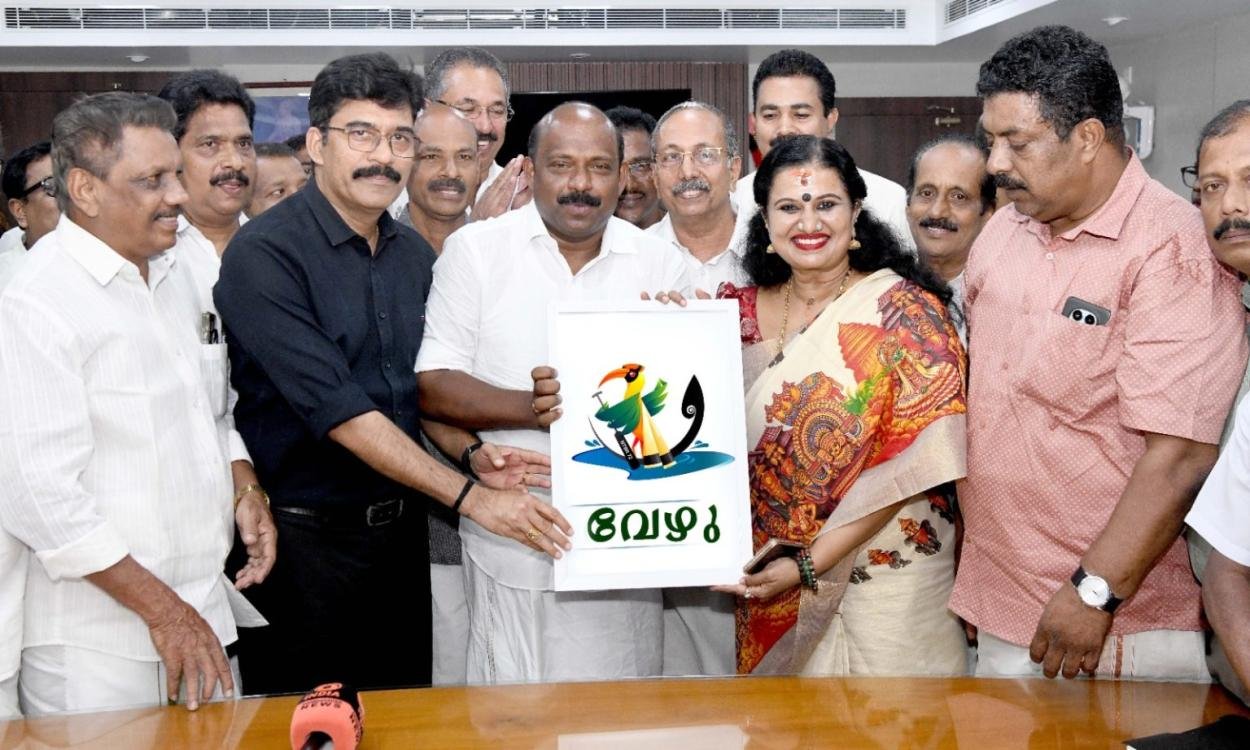 72-ാമത് നെഹ്റു ട്രോഫി വള്ളംകളിയുടെ ഭാഗ്യചിഹ്നമായ വള്ളം തുഴയുന്ന വേഴാമ്പലിന്റെ പേര് ‘വേഴു’