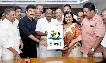 72-ാമത് നെഹ്റു ട്രോഫി വള്ളംകളിയുടെ ഭാഗ്യചിഹ്നമായ വള്ളം തുഴയുന്ന വേഴാമ്പലിന്റെ പേര് ‘വേഴു’