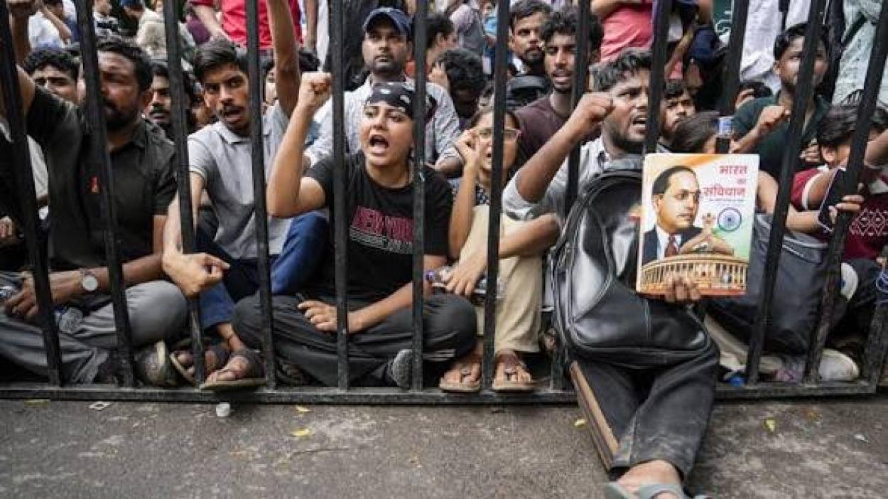 സിജെപി പ്രതിഷേധക്കാർക്ക് നേരെ പെല്ലറ്റ് ഗൺ പ്രയോഗം, പൊലീസിനെ രൂക്ഷമായി വിമർശിച്ച് സുപ്രീംകോടതി, അമിതാധികാര പ്രയോഗത്തിൽ ചീഫ് ജസ്റ്റിസിൻ്റെ താക്കീത്.