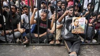 സിജെപി പ്രതിഷേധക്കാർക്ക് നേരെ പെല്ലറ്റ് ഗൺ പ്രയോഗം, പൊലീസിനെ രൂക്ഷമായി വിമർശിച്ച് സുപ്രീംകോടതി, അമിതാധികാര പ്രയോഗത്തിൽ ചീഫ് ജസ്റ്റിസിൻ്റെ താക്കീത്.