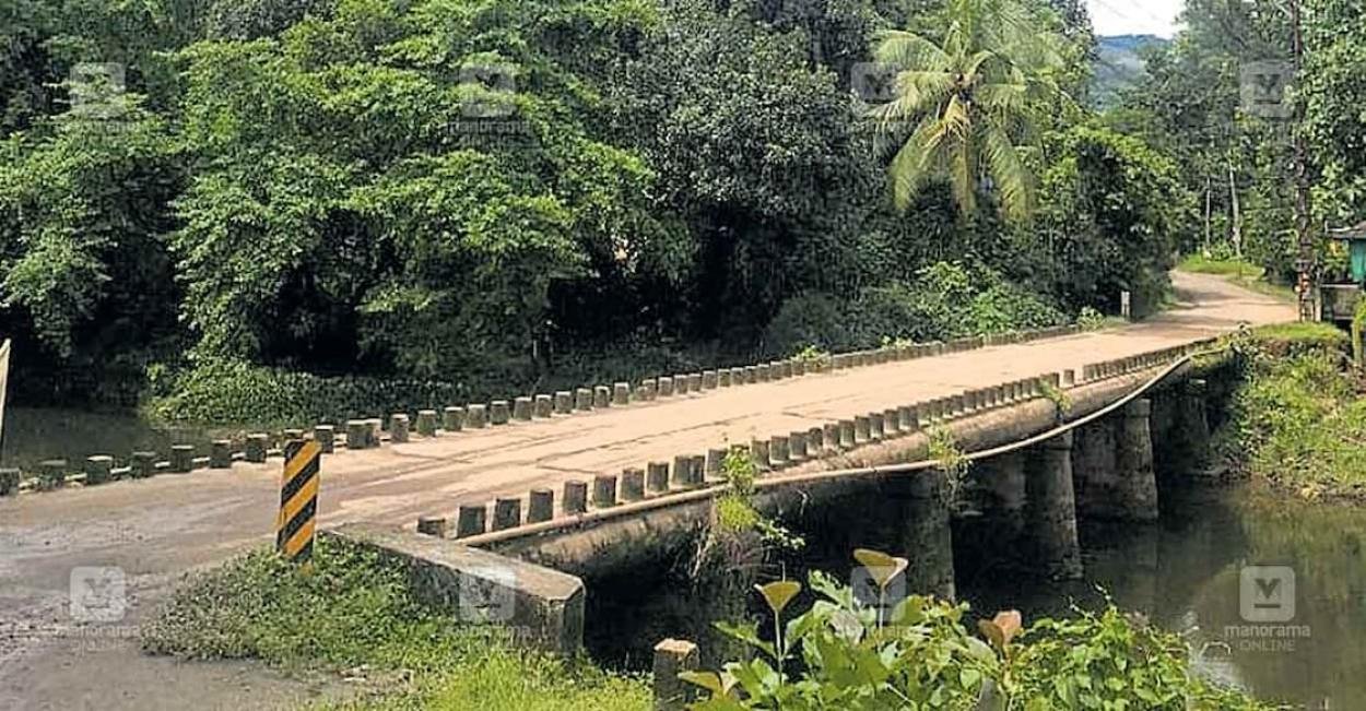 🚨🚨*തൊമ്മൻകുത്തു പാലത്തിൽ മഴ ശക്തമാകുന്ന സാഹചര്യത്തിൽ വീണ്ടും വെള്ളം ഉയരുകയാണ്*‼️