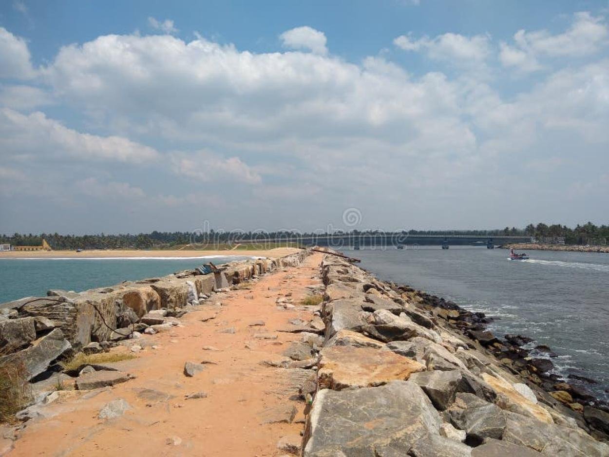 മുതലപ്പൊഴിയിൽ വള്ളത്തിൽ നിന്ന് കായലിൽ വീണ് മത്സ്യത്തൊഴിലാളിയെ കാണാതായി, രാത്രി വൈകിയും തെരച്ചിൽ തുടരുന്നു
