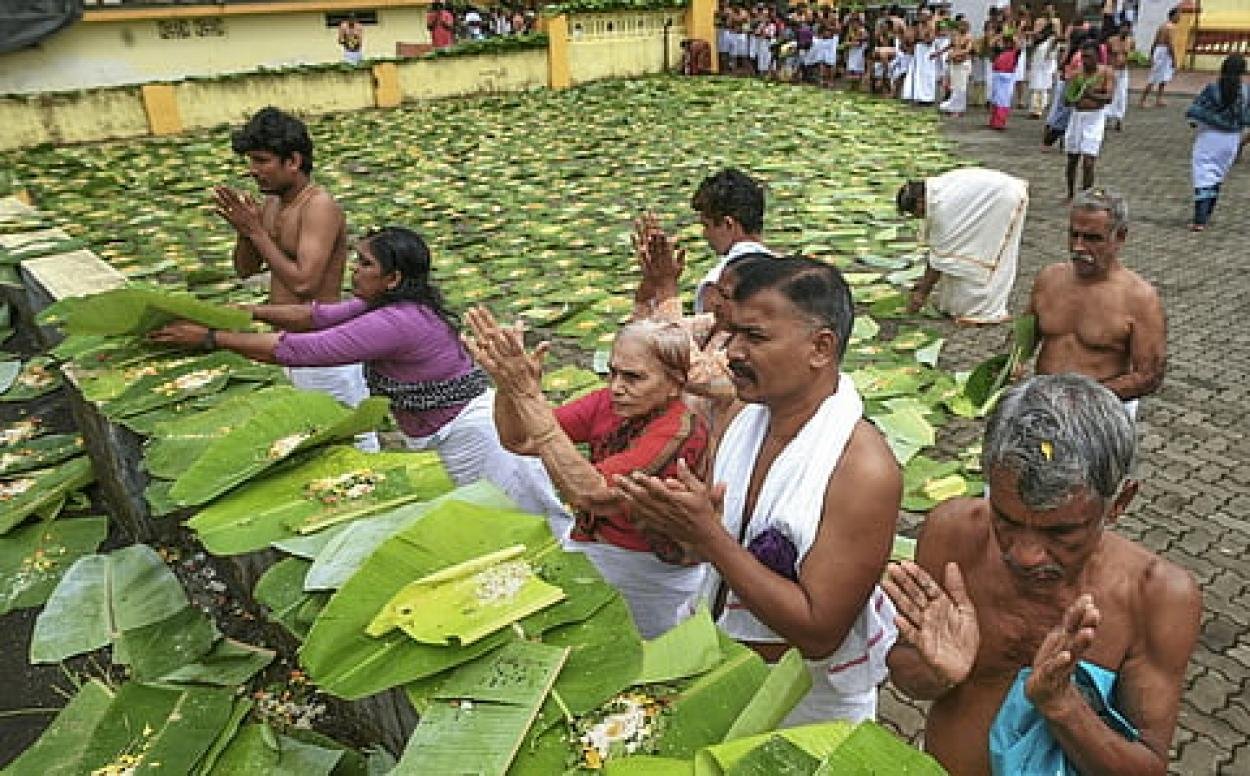 കർക്കിടക വാവ് ഇന്ന്; പിതൃസ്മരണയിൽ ബലിതർപ്പണം