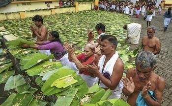 കർക്കിടക വാവ് ഇന്ന്; പിതൃസ്മരണയിൽ ബലിതർപ്പണം