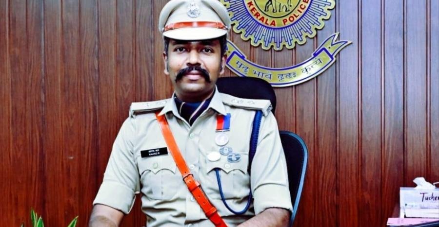 പത്തനംതിട്ട ജില്ലാ പോലീസിന് അഭിമാനം ; ‘രാജ്യത്തെ മികച്ച 100 ജില്ലാ പോലീസ് മേധാവിമാരിൽ ഒരാളായി R ആനന്ദ് IPS
