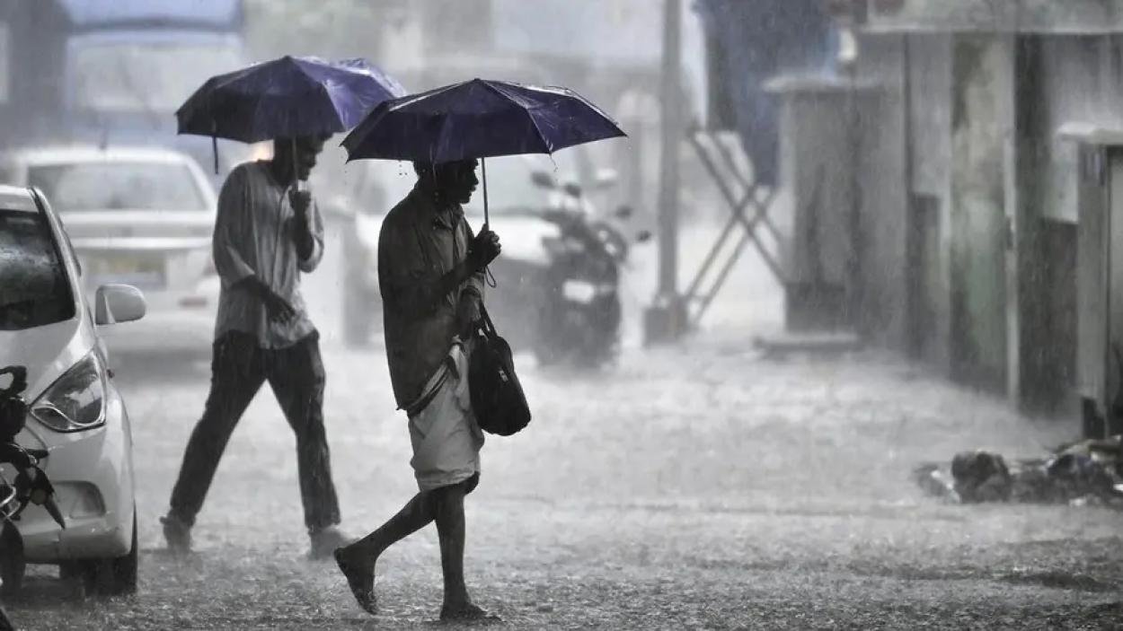 കേരളത്തിൽ അടുത്ത രണ്ട് ദിവസം ശക്തമായ മഴയ്ക്ക് സാധ്യത; നാളെ ഒൻപത് ജില്ലകളിൽ യെല്ലോ അലർട്ട്