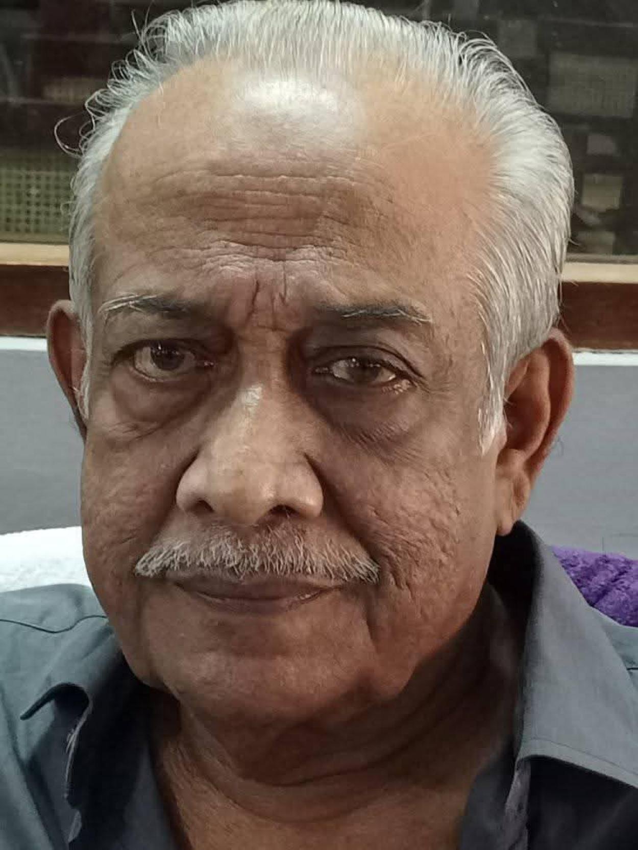 കോട്ടയം പബ്ലിക് ലൈബ്രറിയെ മുൻനിരയിൽ നയിച്ച അക്ഷര മുത്തച്ഛൻ ഏബ്രഹാം ഇട്ടിച്ചെറിയ ചക്കാലയിൽ (88) അന്തരിച്ചു. സംസ്കാരം പിന്നീട് നടക്കും