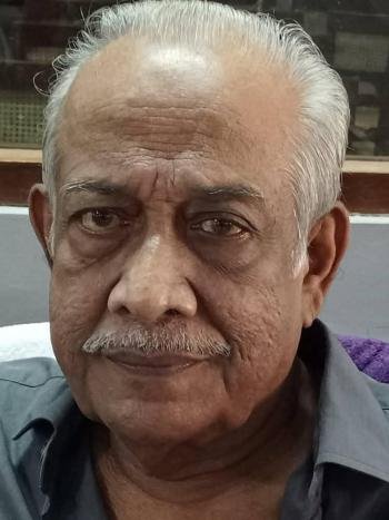 കോട്ടയം പബ്ലിക് ലൈബ്രറിയെ മുൻനിരയിൽ നയിച്ച അക്ഷര മുത്തച്ഛൻ ഏബ്രഹാം ഇട്ടിച്ചെറിയ ചക്കാലയിൽ (88) അന്തരിച്ചു. സംസ്കാരം പിന്നീട് നടക്കും