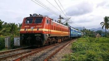 ഓസിൽ യാത്ര ചെയ്യുന്നവരിൽ മലയാളിയും മോശക്കാരല്ല :റെ​യി​ൽ​വേ ന​ട​ത്തി​യ മി​ന്ന​ൽ പ​രി​ശോ​ധ​ന​യി​ൽ 725 പേ​രെ പി​ടി​കൂ​ടി 5.66 ലക്ഷം പിഴ ഈടാക്കി 