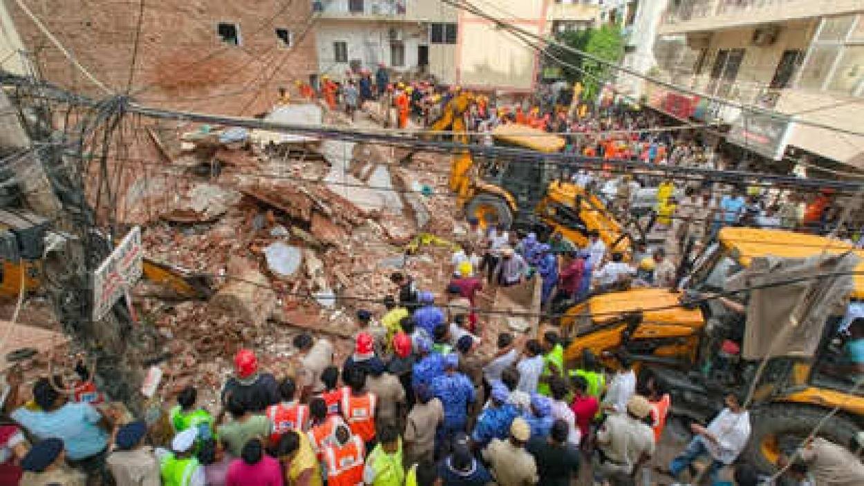 ഡൽഹിയിൽ കെട്ടിടം തകർന്നുവീണ് 5 മരണം; നിരവധി പേർക്ക് പരിക്ക്