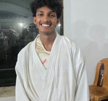 വിജയത്തേക്കാൾ വലുത് മനുഷ്യത്വം; ട്രോഫിയേക്കാൾ വലിയൊരു വിജയം; എതിരാളിക്കായി പിന്മാറി എഡ്വിൻ